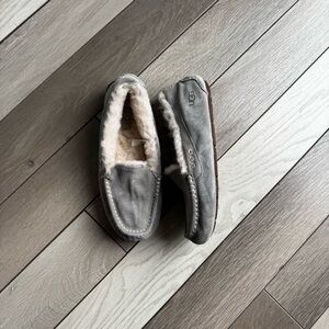 UGG Ansley Water Resistant Slipper (Women) | Size: 9 | Regular Condition